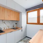 Apartment Czysta Modern By Bookinghost *