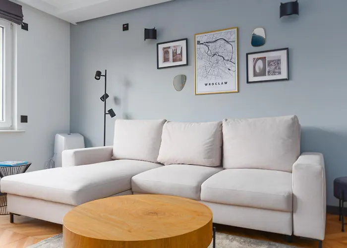 Czysta Modern By Bookinghost