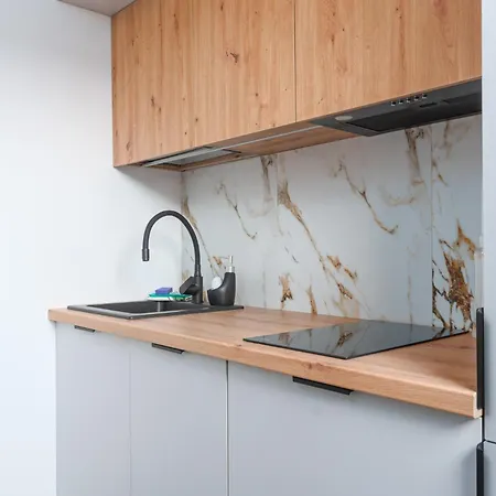 Czysta Modern By Bookinghost *