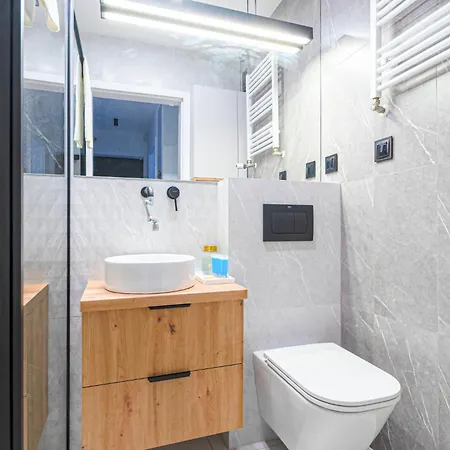 Czysta Modern By Bookinghost *