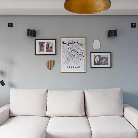 Czysta Modern By Bookinghost 弗罗茨瓦夫