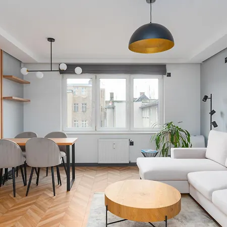 Czysta Modern By Bookinghost