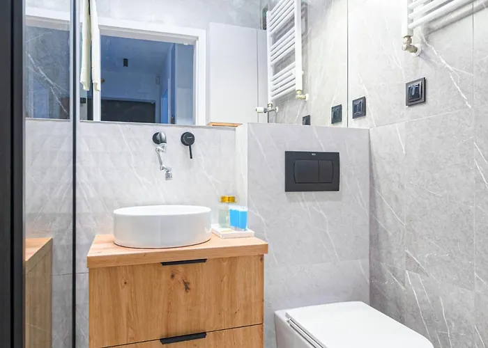 Czysta Modern By Bookinghost *